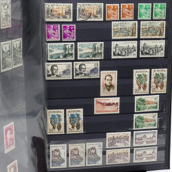 Lot de timbres de France 1860-1989 neufs et oblitérés en 3 albums.