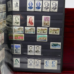 Lot de timbres de France 1860-1989 neufs et oblitérés en 3 albums.