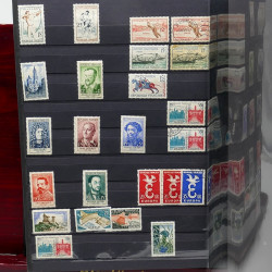 Lot de timbres de France 1860-1989 neufs et oblitérés en 3 albums.