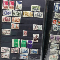 Lot de timbres de France 1860-1989 neufs et oblitérés en 3 albums.