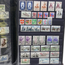Lot de timbres de France 1860-1989 neufs et oblitérés en 3 albums.