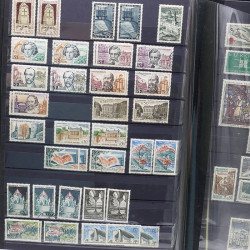 Lot de timbres de France 1860-1989 neufs et oblitérés en 3 albums.