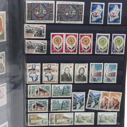 Lot de timbres de France 1860-1989 neufs et oblitérés en 3 albums.