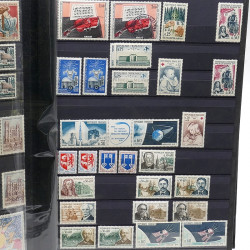 Lot de timbres de France 1860-1989 neufs et oblitérés en 3 albums.