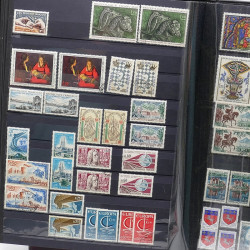 Lot de timbres de France 1860-1989 neufs et oblitérés en 3 albums.
