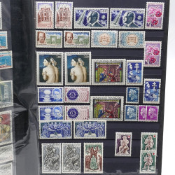 Lot de timbres de France 1860-1989 neufs et oblitérés en 3 albums.