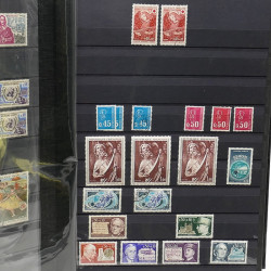 Lot de timbres de France 1860-1989 neufs et oblitérés en 3 albums.