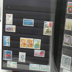 Lot de timbres de France 1860-1989 neufs et oblitérés en 3 albums.