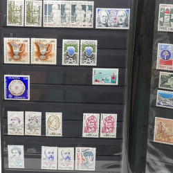 Lot de timbres de France 1860-1989 neufs et oblitérés en 3 albums.