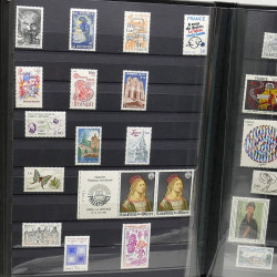 Lot de timbres de France 1860-1989 neufs et oblitérés en 3 albums.
