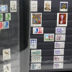 Lot de timbres de France 1860-1989 neufs et oblitérés en 3 albums.