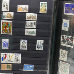 Lot de timbres de France 1860-1989 neufs et oblitérés en 3 albums.