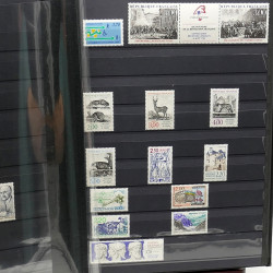 Lot de timbres de France 1860-1989 neufs et oblitérés en 3 albums.
