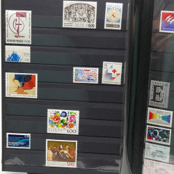 Lot de timbres de France 1860-1989 neufs et oblitérés en 3 albums.