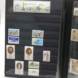 Lot de timbres de France 1860-1989 neufs et oblitérés en 3 albums.