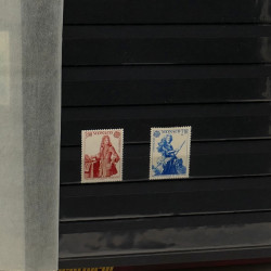 Lot de timbres de Monaco 1971-2004 neufs en 2 albums.
