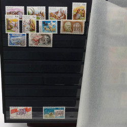 Lot de timbres de Monaco 1971-2004 neufs en 2 albums.