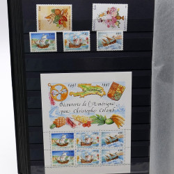 Lot de timbres de Monaco 1971-2004 neufs en 2 albums.