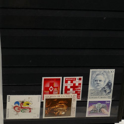 Lot de timbres de Monaco 1971-2004 neufs en 2 albums.