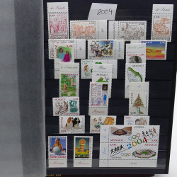 Lot de timbres de Monaco 1971-2004 neufs en 2 albums.