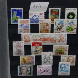 Lot de timbres de Monaco 1971-2004 neufs en 2 albums.