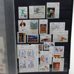 Lot de timbres de Monaco 1971-2004 neufs en 2 albums.