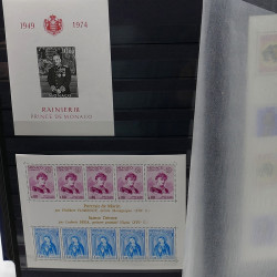 Lot de timbres de Monaco 1971-2004 neufs en 2 albums.