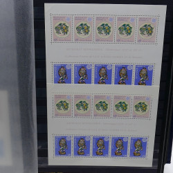 Lot de timbres de Monaco 1971-2004 neufs en 2 albums.