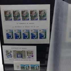 Lot de timbres de Monaco 1971-2004 neufs en 2 albums.