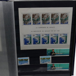 Lot de timbres de Monaco 1971-2004 neufs en 2 albums.