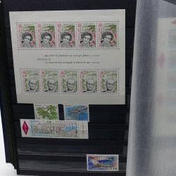 Lot de timbres de Monaco 1971-2004 neufs en 2 albums.
