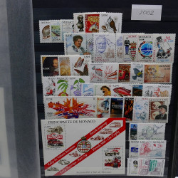 Lot de timbres de Monaco 1971-2004 neufs en 2 albums.
