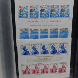 Lot de timbres de Monaco 1971-2004 neufs en 2 albums.