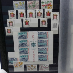 Lot de timbres de Monaco 1971-2004 neufs en 2 albums.