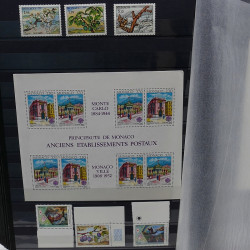 Lot de timbres de Monaco 1971-2004 neufs en 2 albums.