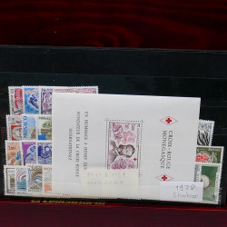 Lot de timbres de Monaco 1971-2004 neufs en 2 albums.