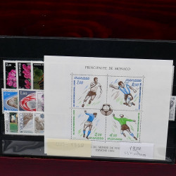 Lot de timbres de Monaco 1971-2004 neufs en 2 albums.