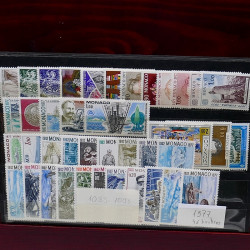 Lot de timbres de Monaco 1971-2004 neufs en 2 albums.