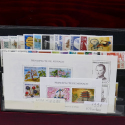 Lot de timbres de Monaco 1971-2004 neufs en 2 albums.