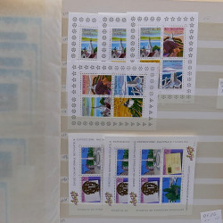 Fin de stock de blocs et feuillets de timbres de Suisse en un album.