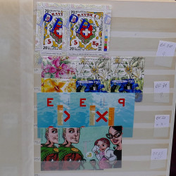 Fin de stock de blocs et feuillets de timbres de Suisse en un album.