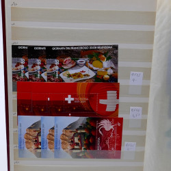 Fin de stock de blocs et feuillets de timbres de Suisse en un album.