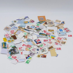 Timbres tous pays mission spéciale couvent dans une boite.