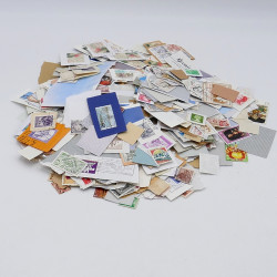 Timbres tous pays mission spéciale couvent dans une boite.