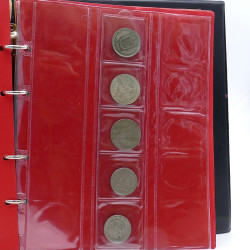 Lot de billets et monnaies du monde en 2 albums.