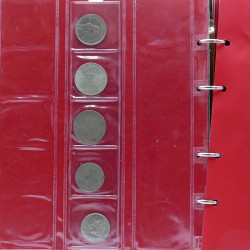 Lot de billets et monnaies du monde en 2 albums.