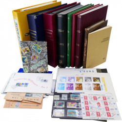 Lot de timbres France et Monde à trier en un carton.