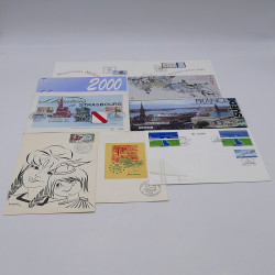 Lot de timbres France et Monde à trier en un carton.