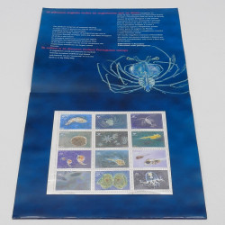Lot de timbres France et Monde à trier en un carton.