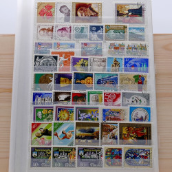 Lot de timbres France et Monde à trier en un carton.